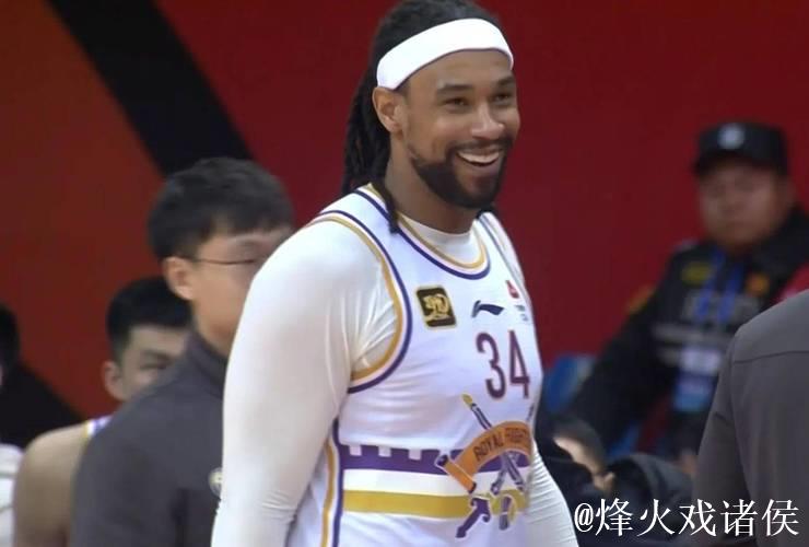 萨林杰封盖三分，长传助攻反击，奎因单手劈扣霸气收尾！