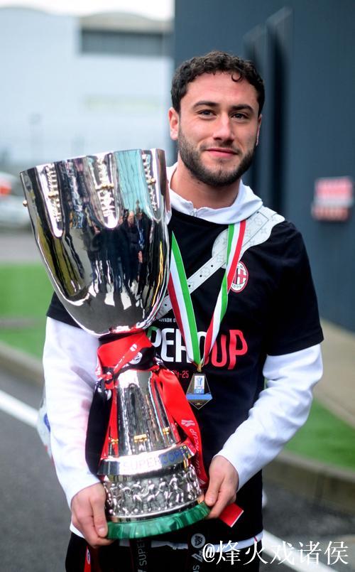 卡拉布里亚:米兰有能力夺冠,但为皮奥利感到惋惜 卡拉布里亚:米兰有能力夺冠,但为皮奥利感到惋惜